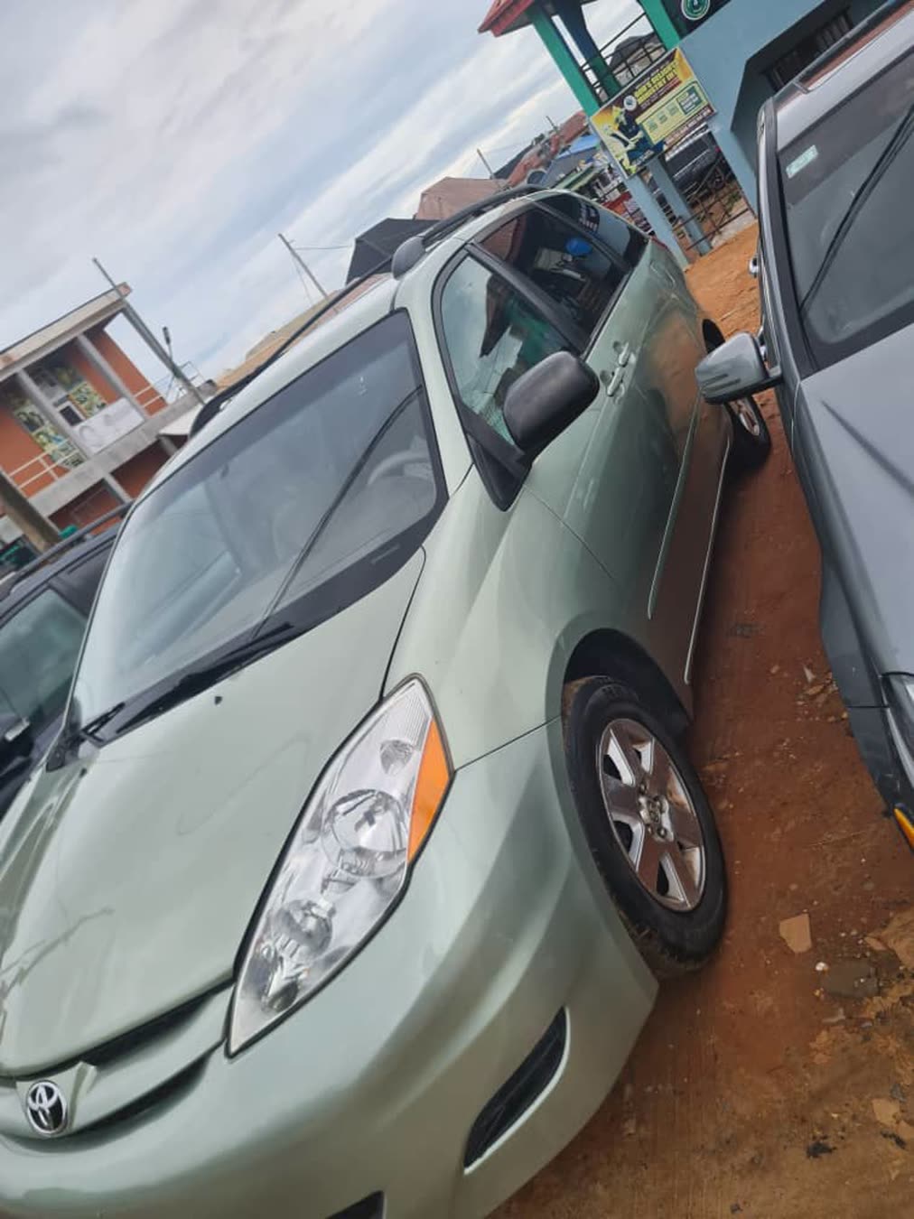 TOYOTA SIENNA 2010 MODEL